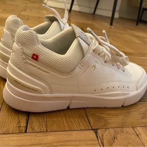 On Running, The Roger Centre Court tennis sneaker.  Size 7.5 W.